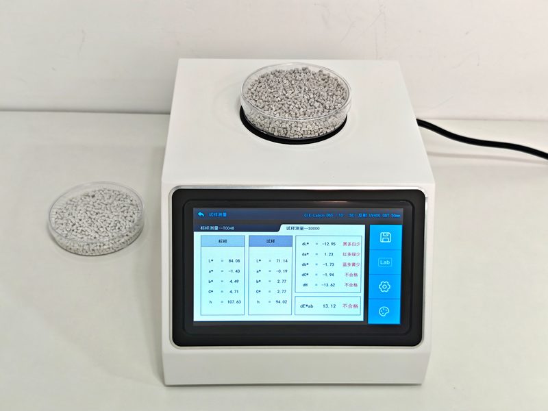 彩譜DS80大口徑臺式色差儀測量試樣.jpg